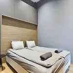 Cosy Gray Apartment In Heart Of City