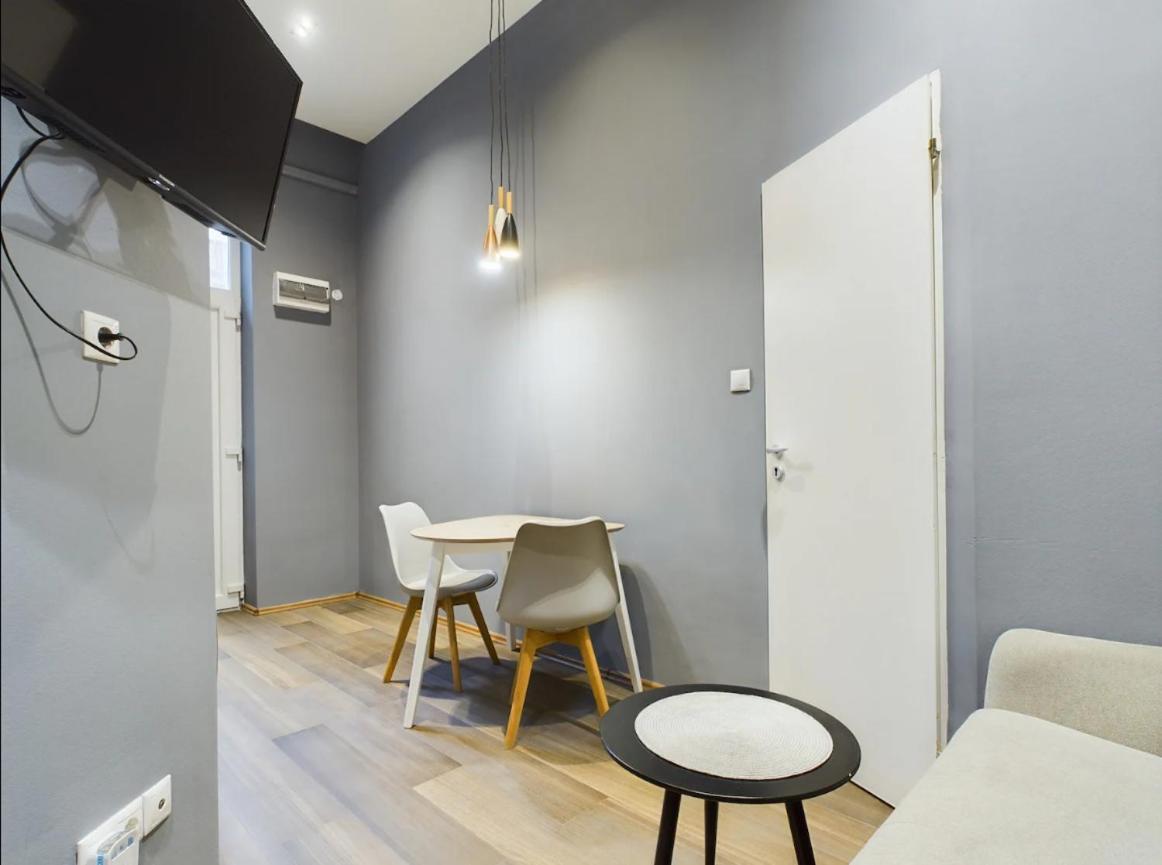Cosy Gray In Heart Of Apartment